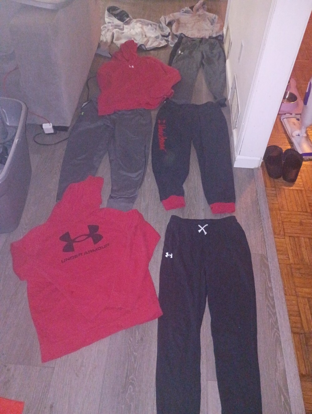 Boys Under Armour Hoodies N Sweatpants